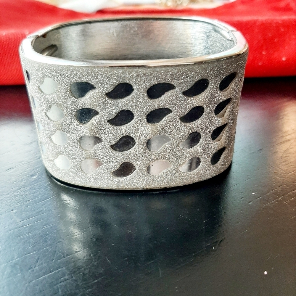 EUC Hinged Bangle Bracelet - Picture 2 of 7